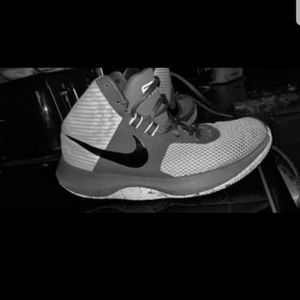 Nike Air Precision Shoes. SIZE 7